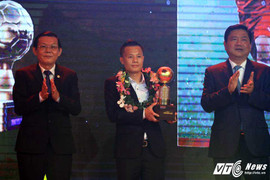 Thành Lương vượt Xuân Trường, giành Quả bóng vàng Việt Nam 2016