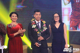 Văn Thanh giành danh hiệu cầu thủ trẻ xuất sắc nhất Việt Nam 2016