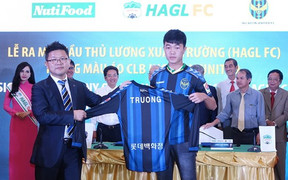 Xuân Trường xô đổ cột mốc 30 năm của bóng đá Đông Nam Á