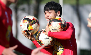 Công Phượng quên sinh nhật buồn, mơ ra nước ngoài thi đấu