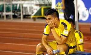 SLNA cắt lương cầu thủ đấm vỡ mũi đối phương