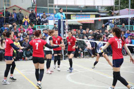 Đánh hội làng đầu năm, sao bóng chuyền ẵm cả trăm triệu đồng