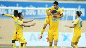 FLC Thanh Hóa hạ đội của Công Vinh, Quang Hải ghi siêu phẩm đẳng cấp thế giới