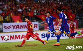 Video: Công Phượng bỏ lỡ cơ hội ăn bàn khó tin