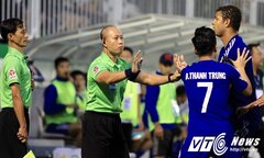 Công nhận bàn thắng của HAGL, trọng tài bị phản ứng dữ dội