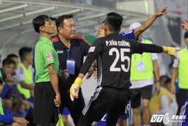 Trọng tài 'quên' bắt việt vị giúp HAGL ghi bàn sẽ bị kỷ luật
