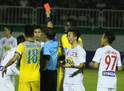 Trả lương trọng tài 8 triệu đồng/trận có đáng không?