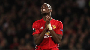 Mourinho ngợi khen Pogba, Milan tính gây sốc với Ronaldo