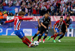 Tranh cãi ầm ĩ quanh quả phạt đền của Antoine Griezmann