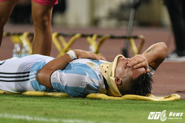 Báo Argentina: Va chạm với Đình Khương, Javier Martinez chấn thương nặng