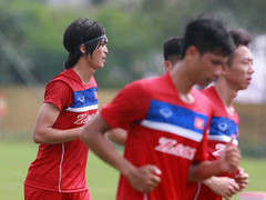 HLV Hoàng Anh Tuấn khó xử với quân bầu Đức