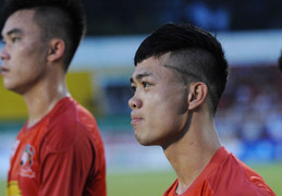 Công Phượng khoe kiểu tóc độc lạ ngày tái xuất ở Cup quốc gia