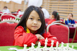 Vô địch cờ vua Đông Nam Á, Cẩm Hiền nhận thưởng từ nhà tài trợ