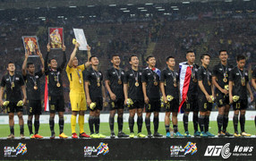 Thủ môn đấm bóng phản lưới nhà, Malaysia cay đắng nhìn Thái Lan vô địch SEA Games