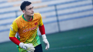 ‘Văn Lâm bị cạnh tranh không sòng phẳng ở Thái Lan, cần đến Nhật Bản ngay'