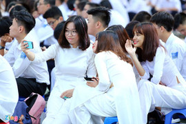 Trường học Sài Gòn quy định học sinh nam nữ không được ngồi quá gần nhau