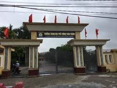 3 nữ sinh đánh bạn bị buộc thôi học 1 tuần