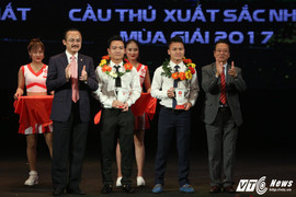 Đinh Thanh Trung 'bội thu' giải thưởng V-League 2017