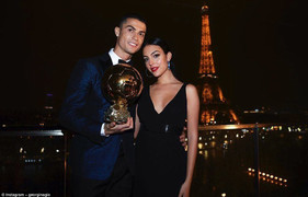 Vượt Messi giành Quả bóng Vàng, Ronaldo tự nhận 'hoàn hảo nhất lịch sử'