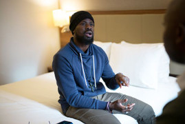 Ngây thơ tin lời vợ, ngôi sao Arsenal tán gia bại sản, túng quẫn định tự tử