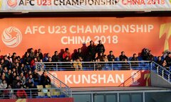 Mừng U23 Việt Nam thắng trận, fan Việt Nam đốt pháo vang trời Trung Quốc