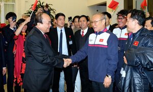 Thủ tướng đón U23 Việt Nam: 'Chưa bao giờ chờ lâu mà vui thế'