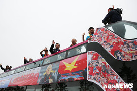 Những hình ảnh đầu tiên U23 Việt Nam vinh quy bái tổ