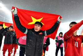 Thủ môn Bùi Tiến Dũng: Bạn gái lý tưởng... 'cứ xinh thôi là được'