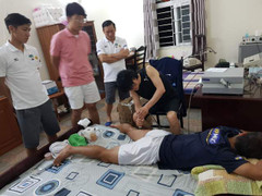 Bác sĩ Hàn Quốc điều trị cho Tuấn Anh đích thân sang HAGL thăm khám