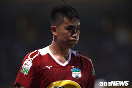 Bầu Đức treo giò Tăng Tiến: 'Bóng đá không phải môn đạo đức học'