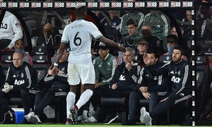 Bị thay ra sớm, Pogba không thèm bắt tay Mourinho