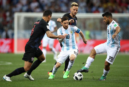Argentina đá thế này, Messi tài đến thế nào cũng chẳng thể cứu nổi