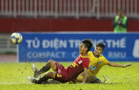 VCK U15 Quốc gia: Hạ Sanna Khánh Hoà, SLNA vào chung kết