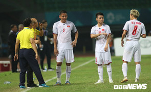 Trợ lý ngôn ngữ Lê Huy Khoa: 'Chưa bao giờ Olympic Việt Nam kiệt sức đến thế'