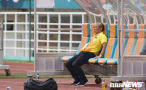 Olympic Việt Nam rơi nước mắt, HLV Park Hang Seo đau đến chết lặng