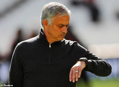 MU khủng hoảng: Mourinho có dám loại Pogba rồi mạnh dạn từ chức?