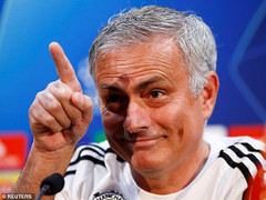 Mourinho: 'Tôi vẫn ngây thơ như đứa trẻ nhưng không tin có cầu thủ nào chống đối'