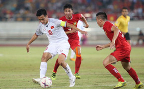 Tấm thẻ vàng ngớ ngẩn và 'đoàn tàu tình yêu' chưa đến đích của HLV Park Hang Seo