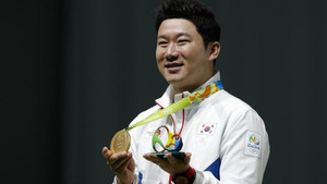 Xạ thủ 4 lần giành HCV Olympic đến Việt Nam