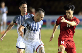 Khoẻ bậc nhất tuyển Việt Nam, Trọng Hoàng vẫn phải nể sức mạnh của tiền vệ Philippines