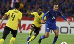 Báo châu Á: Cú đá penalty lên trời khiến cả đất nước Thái Lan chết lặng