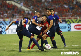 Philippines liên tục đá láo, HLV Park Hang Seo nổi điên với trọng tài