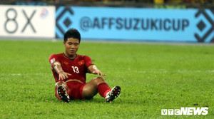 Dẫn Malaysia 2-0, tuyển Việt Nam vẫn mất chiến thắng đáng tiếc