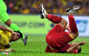 Báo Malaysia tố cầu thủ Việt Nam chơi bạo lực ở chung kết lượt đi AFF Cup