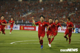 Công Phượng như hoa trên đá, dù bị giông tố xô đẩy vẫn luôn hướng về phía mặt trời