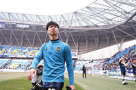 Công Phượng vào sân 2 phút, Incheon United thắng trận đầu tiên ở K-League