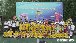 Dàn sao đội tuyển Quốc gia mừng Mai Tiến Thành ra mắt Trung tâm bóng đá cộng đồng