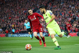 Suarez bị mắng vì chơi xấu, khiến Robertson rời sân