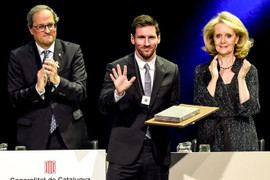 Messi hưởng đặc quyền hiếm có trong lịch sử Barcelona