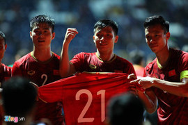 Tuyển Việt Nam dành tặng chiến thắng Thái Lan cho Trần Đình Trọng